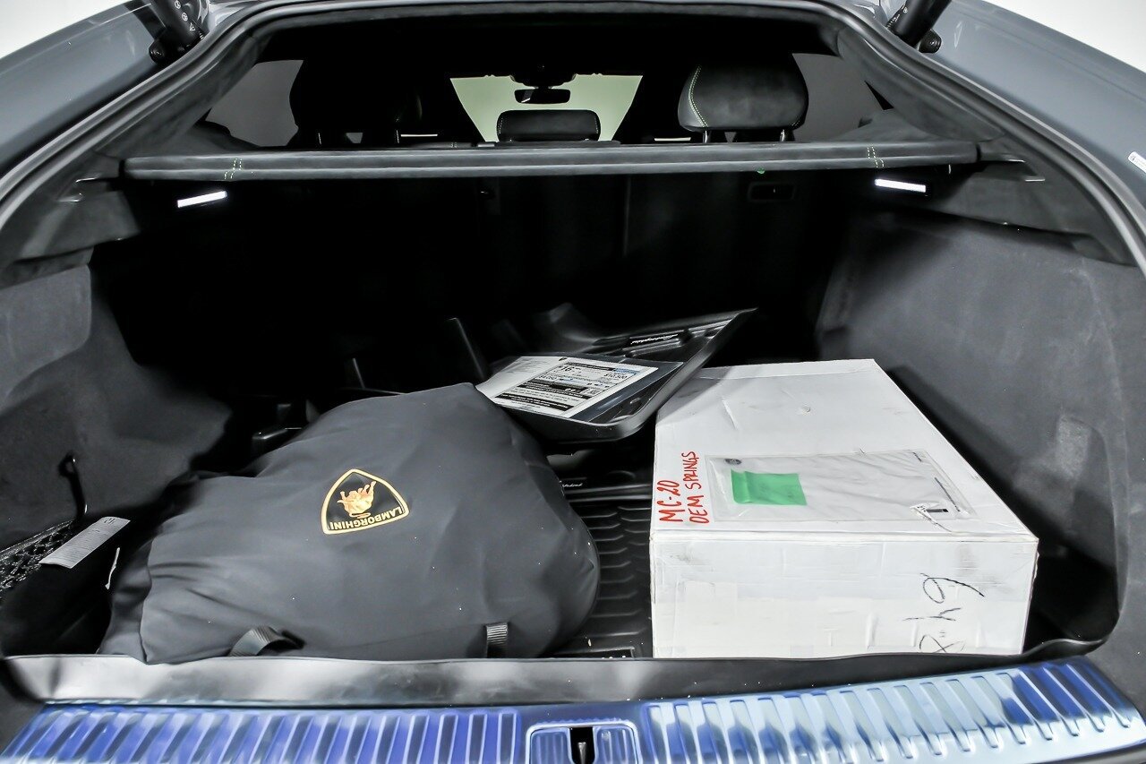 Used 2024 Lamborghini Urus Performante AWD/4WD image 13