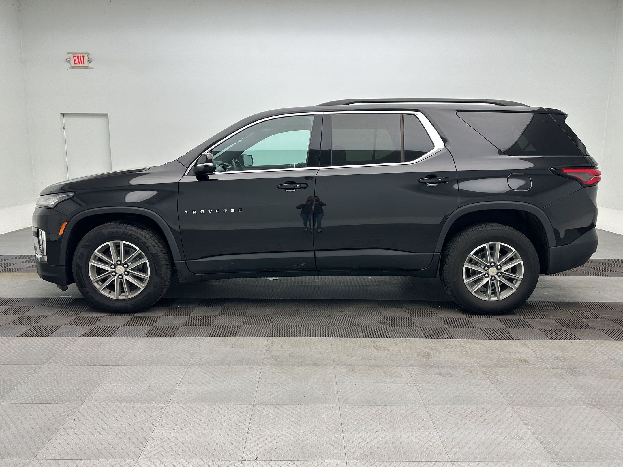 Certified 2023 Chevrolet Traverse LT AWD/4WD image 2