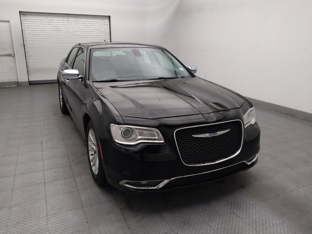 Used 2017 Chrysler 300 C RWD image 14