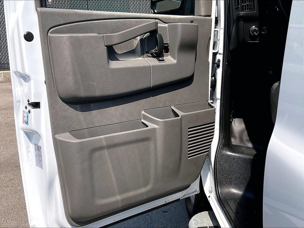 Used 2025 GMC Savana 2500 w/ Driver Convenience Package RWD image 9