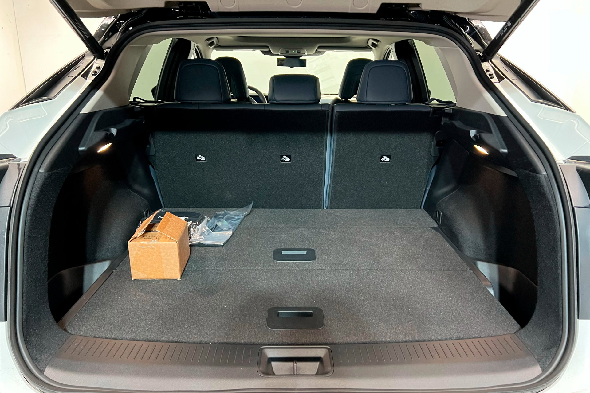 New 2025 Nissan Ariya Platinum image 22