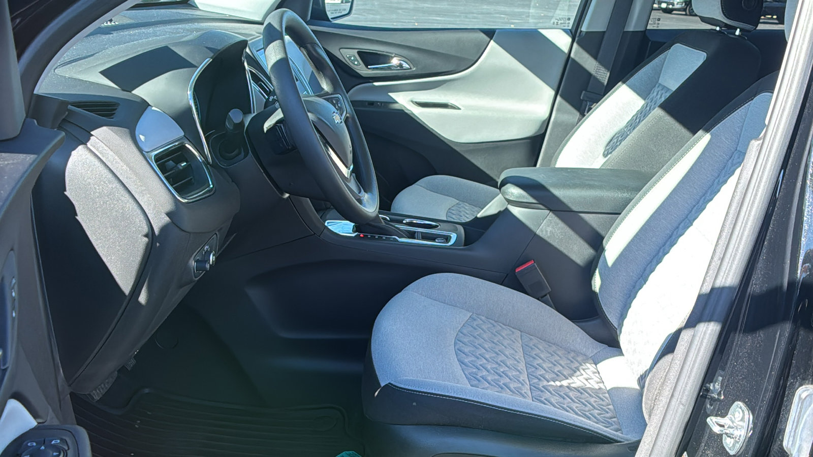 Used 2024 Chevrolet Equinox LS w/ LS Convenience Package image 21