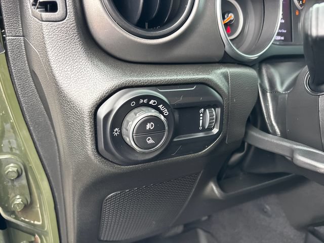 Used 2023 Jeep Gladiator Sport AWD/4WD image 15
