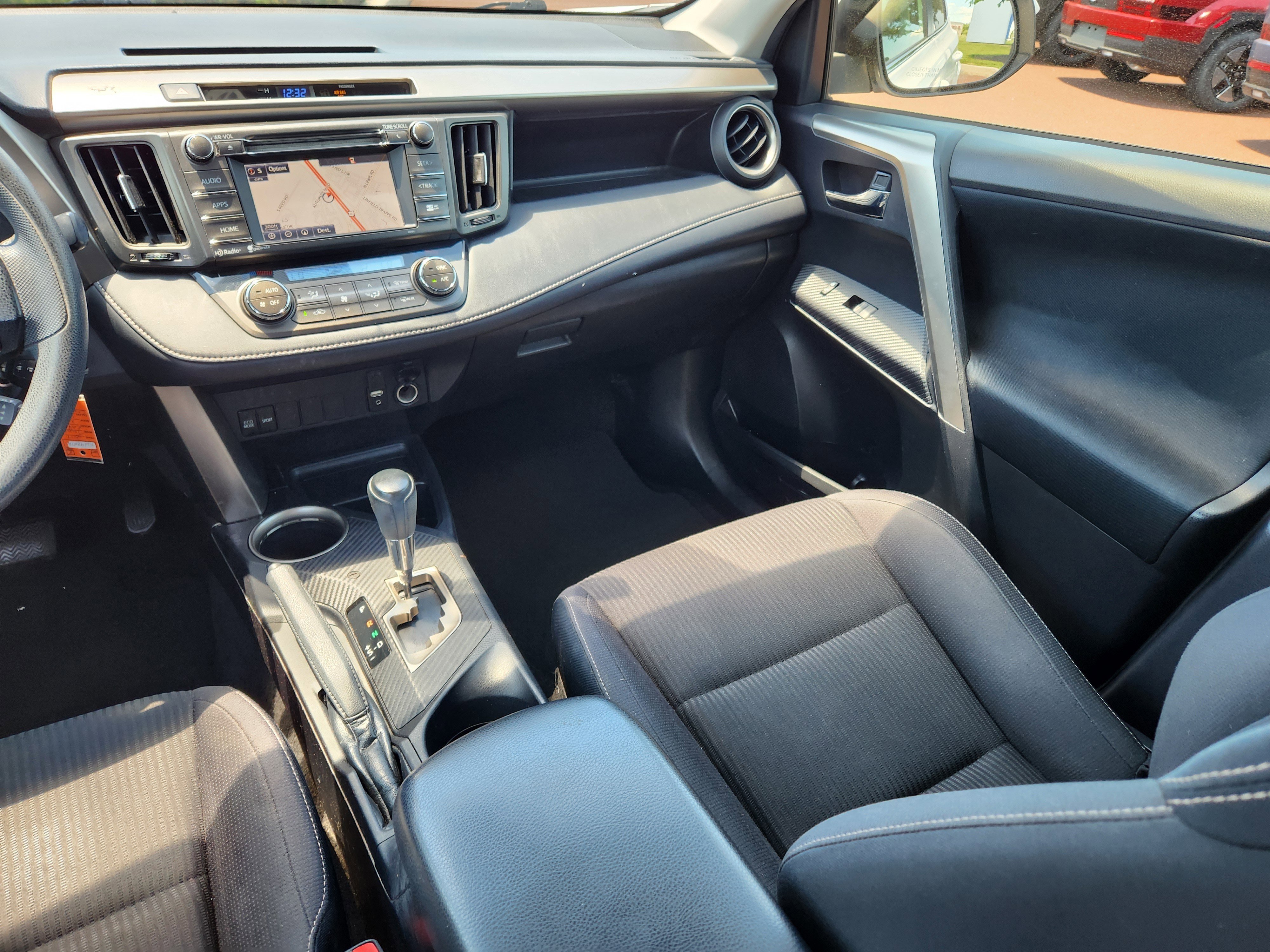 Used 2014 Toyota RAV4 XLE w/ Preferred Accessory Package AWD/4WD image 14