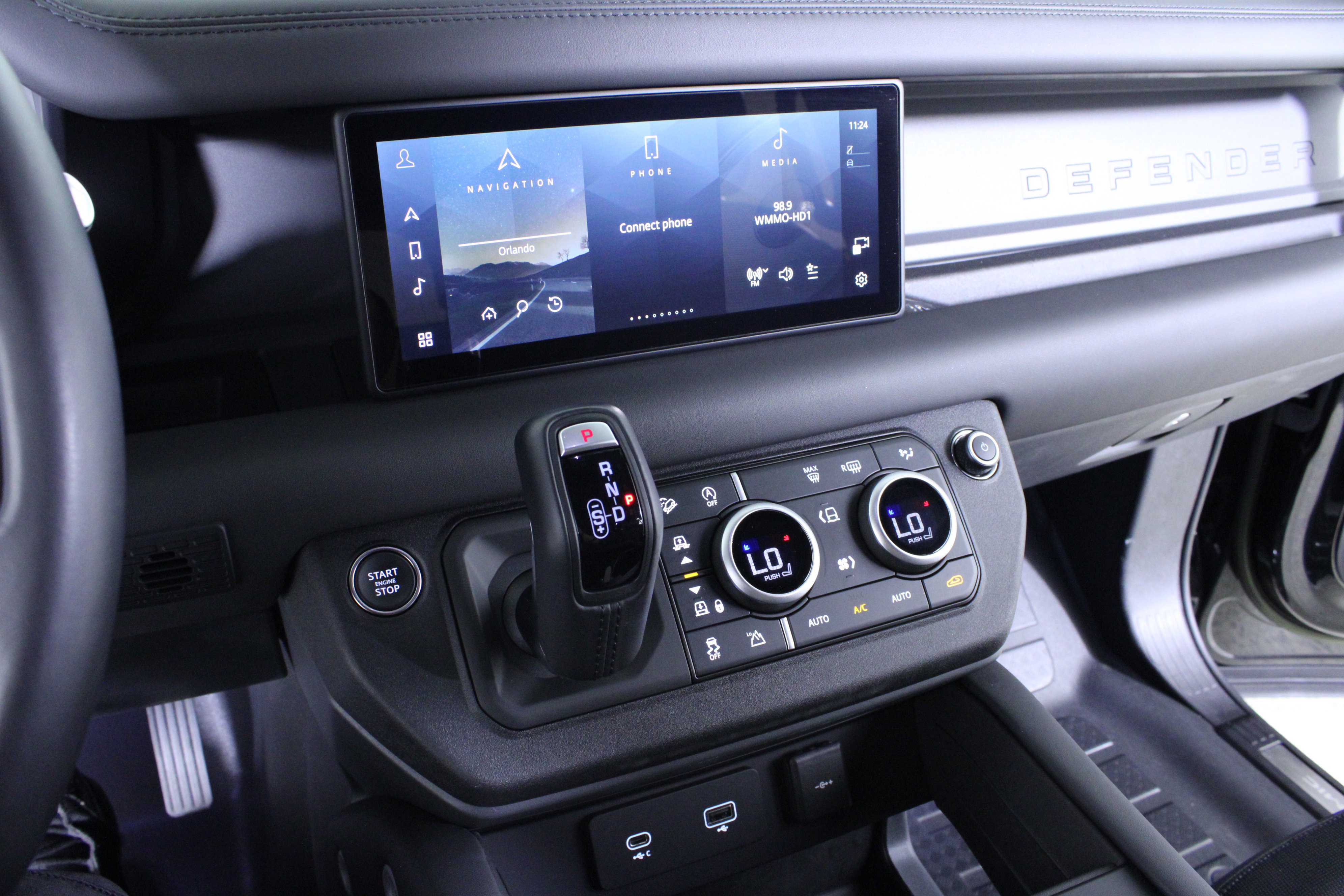 Used 2023 Land Rover Defender 110 X-Dynamic SE image 25