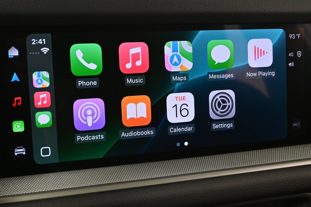 Used 2025 Porsche Cayenne image 13