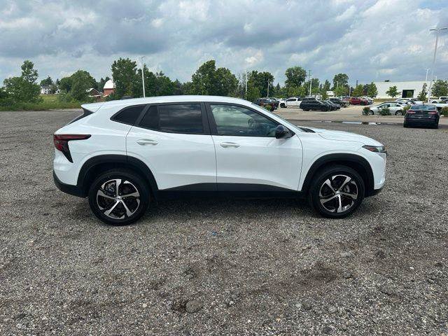 Certified 2024 Chevrolet Trax RS FWD image 22