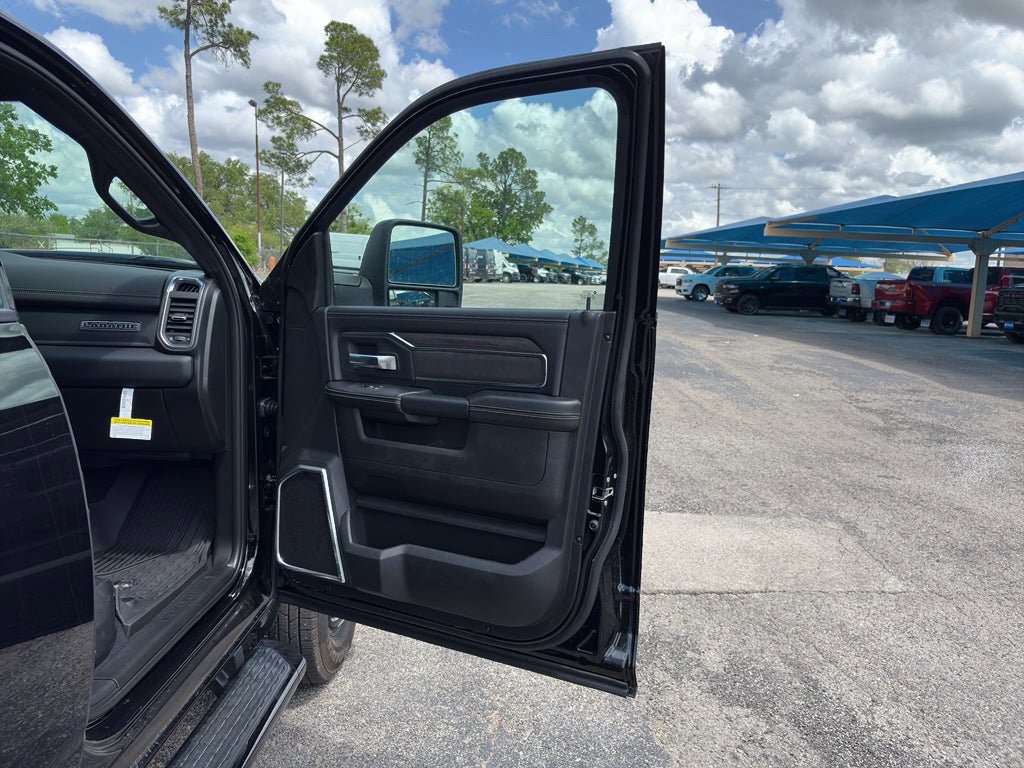 New 2026 RAM 3500 Laramie AWD/4WD image 12