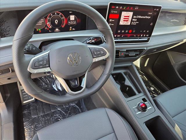 New 2026 Volkswagen Tiguan SE R-Line FWD image 3