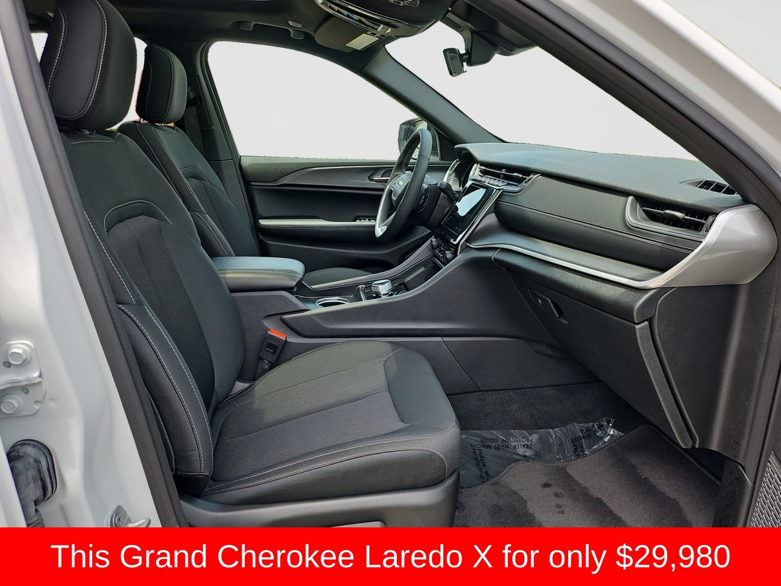 Used 2025 Jeep Grand Cherokee Laredo X w/ Luxury Tech Group I RWD image 17