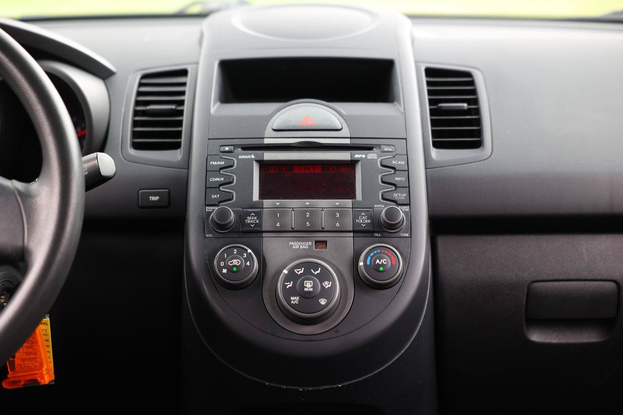 Used 2010 Kia Soul FWD image 30