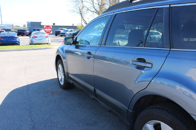 Used 2013 Subaru Outback 2.5i Limited w/ Moonroof Pkg AWD/4WD image 40