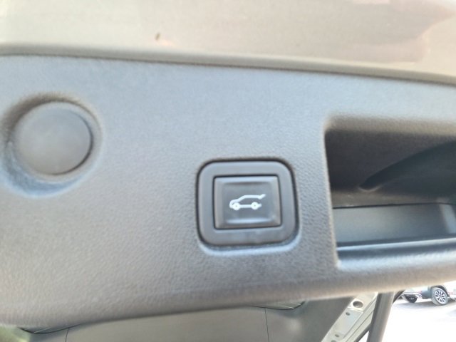 Used 2023 Chevrolet Equinox RS image 31