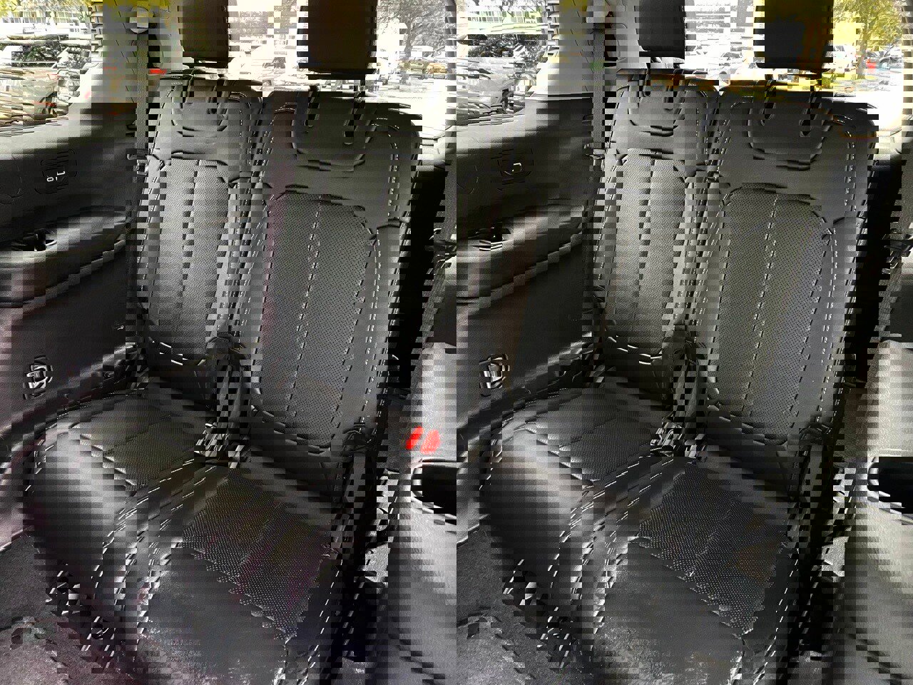 Used 2023 Jeep Grand Cherokee L Limited w/ Luxury Tech Group II image 15