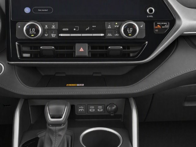 Used 2023 Toyota Highlander XLE FWD image 11