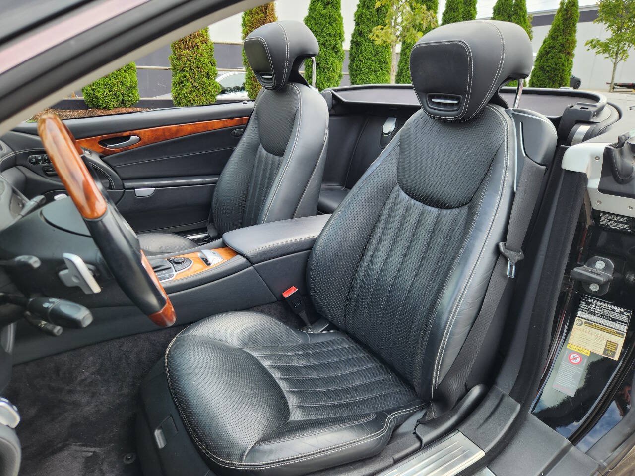 Used 2011 Mercedes-Benz SL 550 image 11