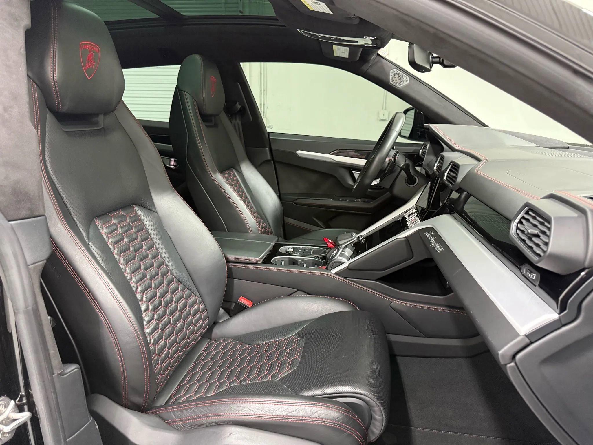 Used 2021 Lamborghini Urus image 18