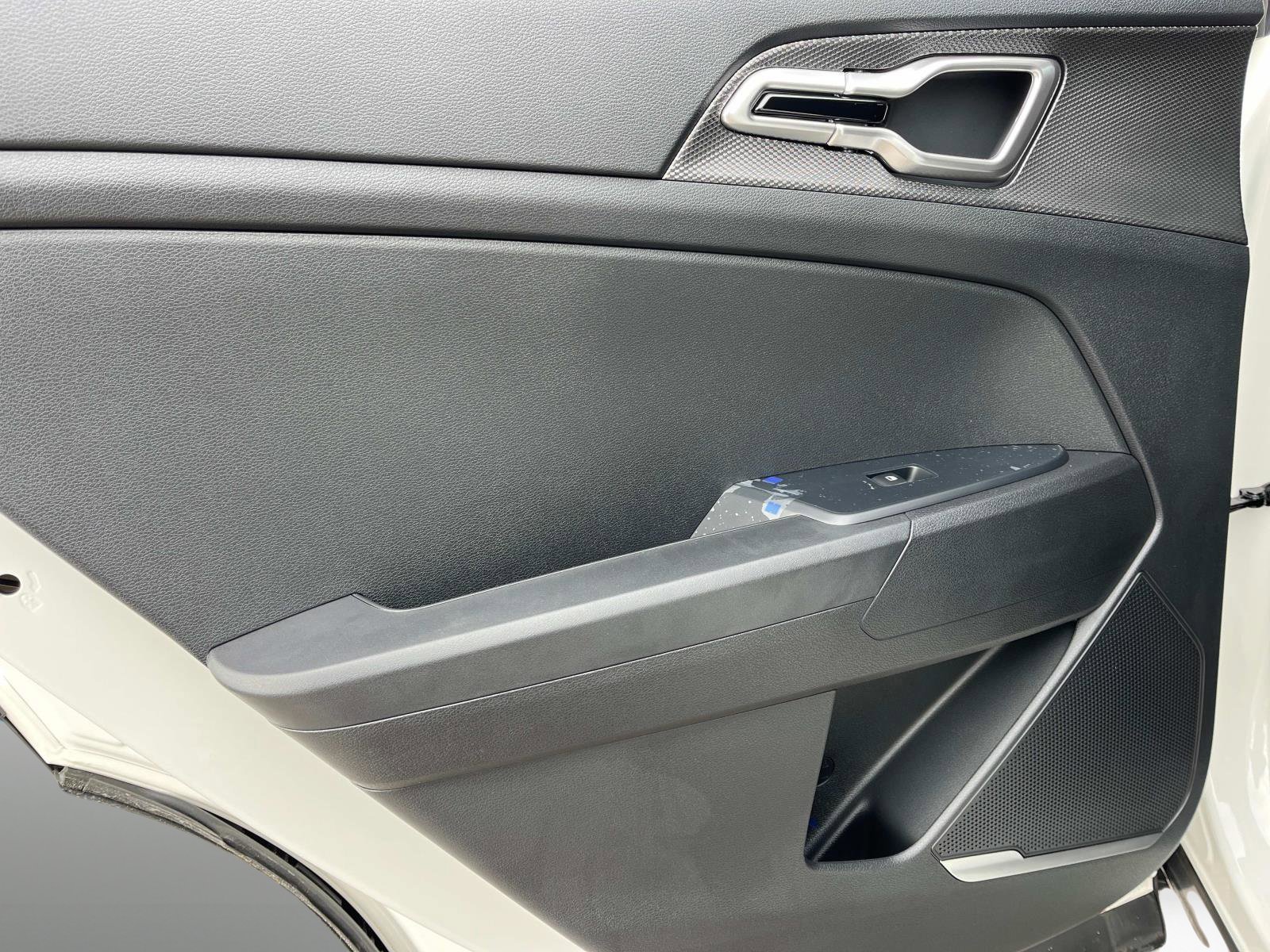 New 2025 Kia Sportage LX image 18