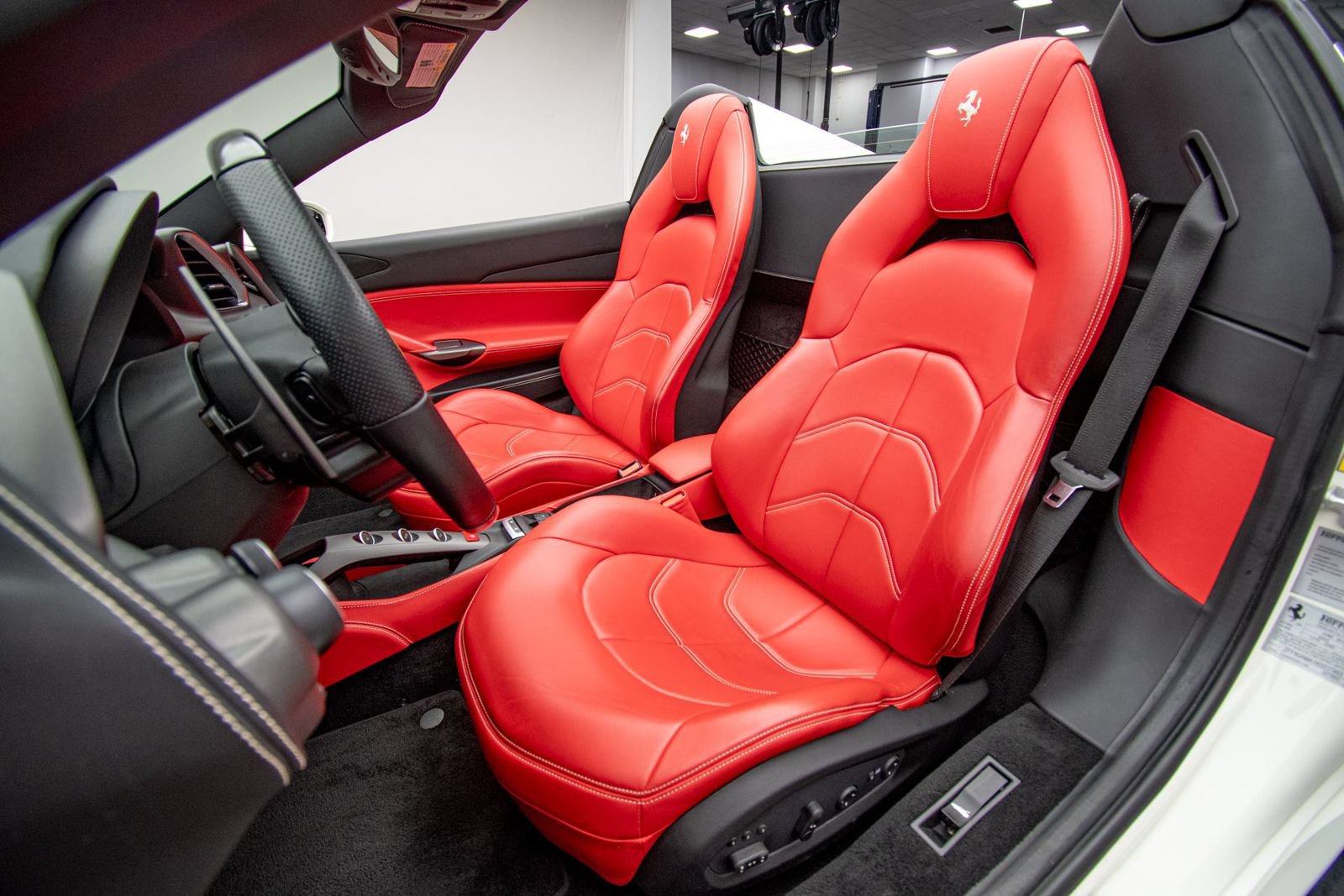 Used 2019 Ferrari 488 Spider RWD image 21