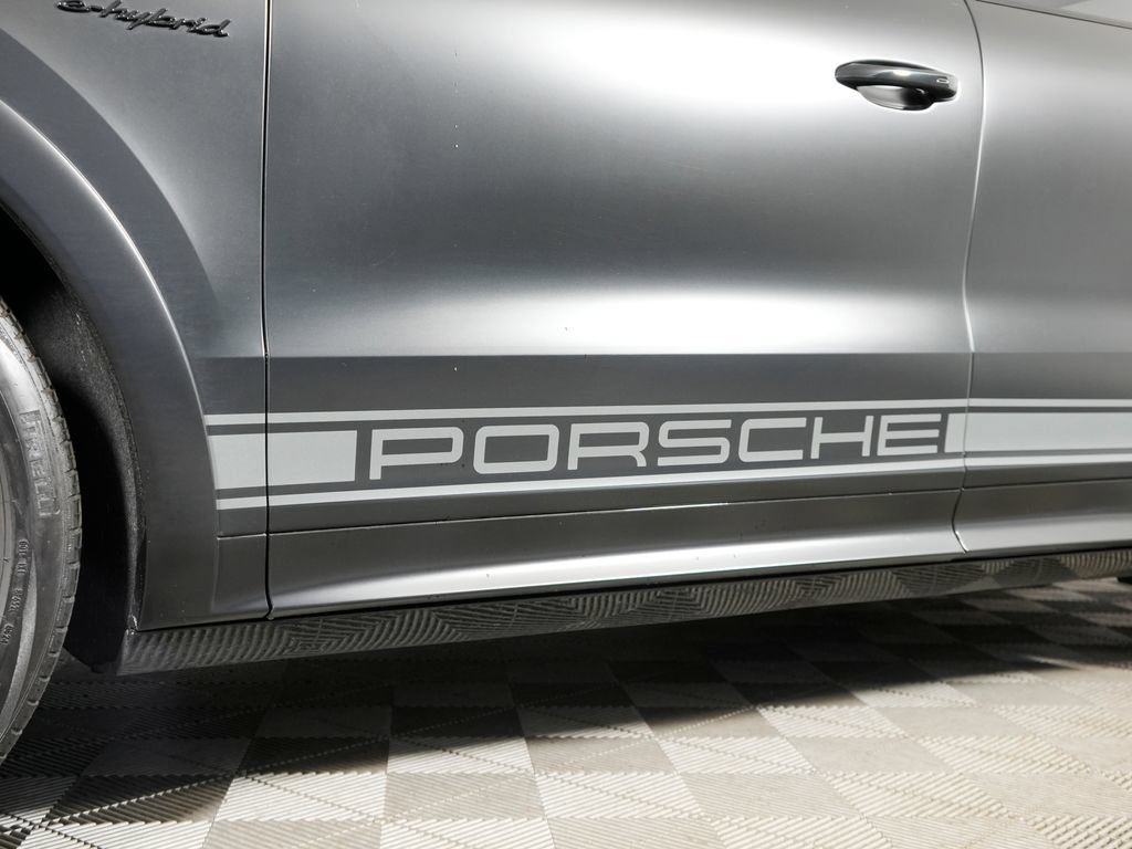Certified 2024 Porsche Cayenne Turbo AWD/4WD image 14