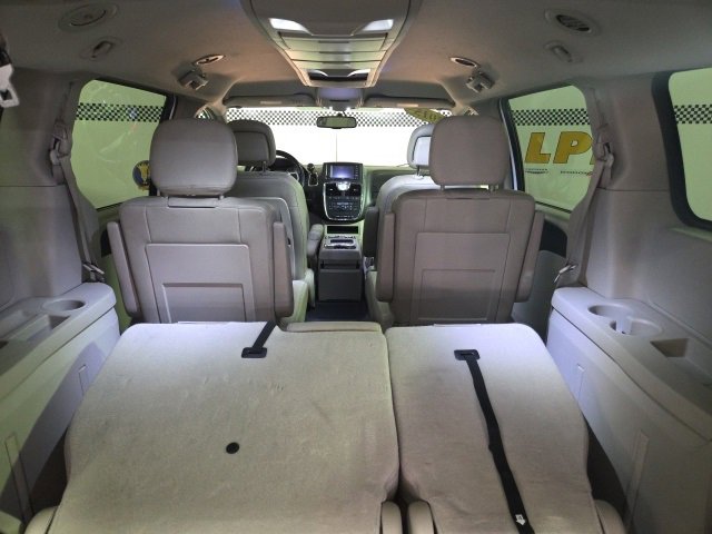 Used 2015 Chrysler Town & Country Touring image 10