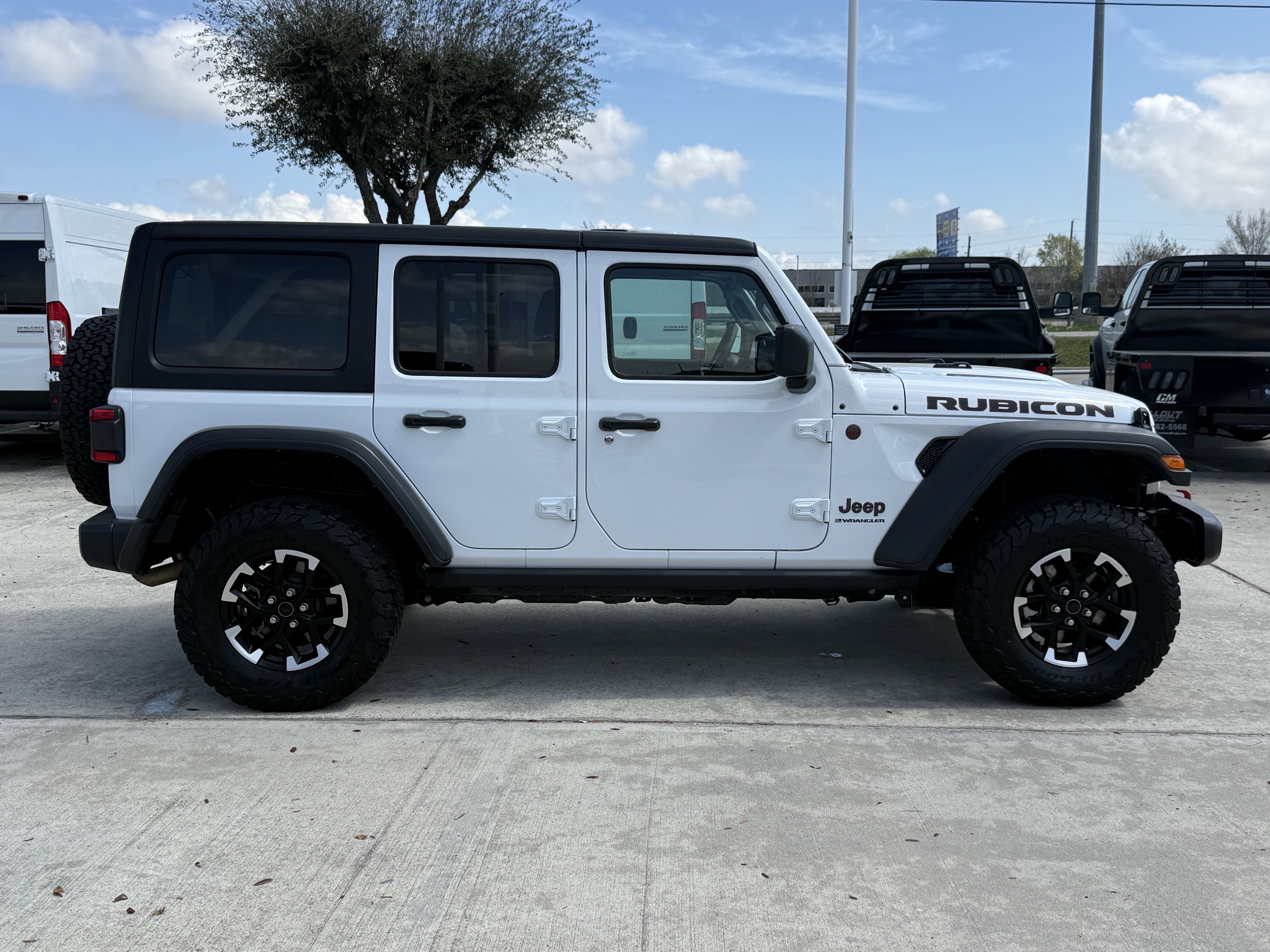 Used 2025 Jeep Wrangler Unlimited Rubicon image 3