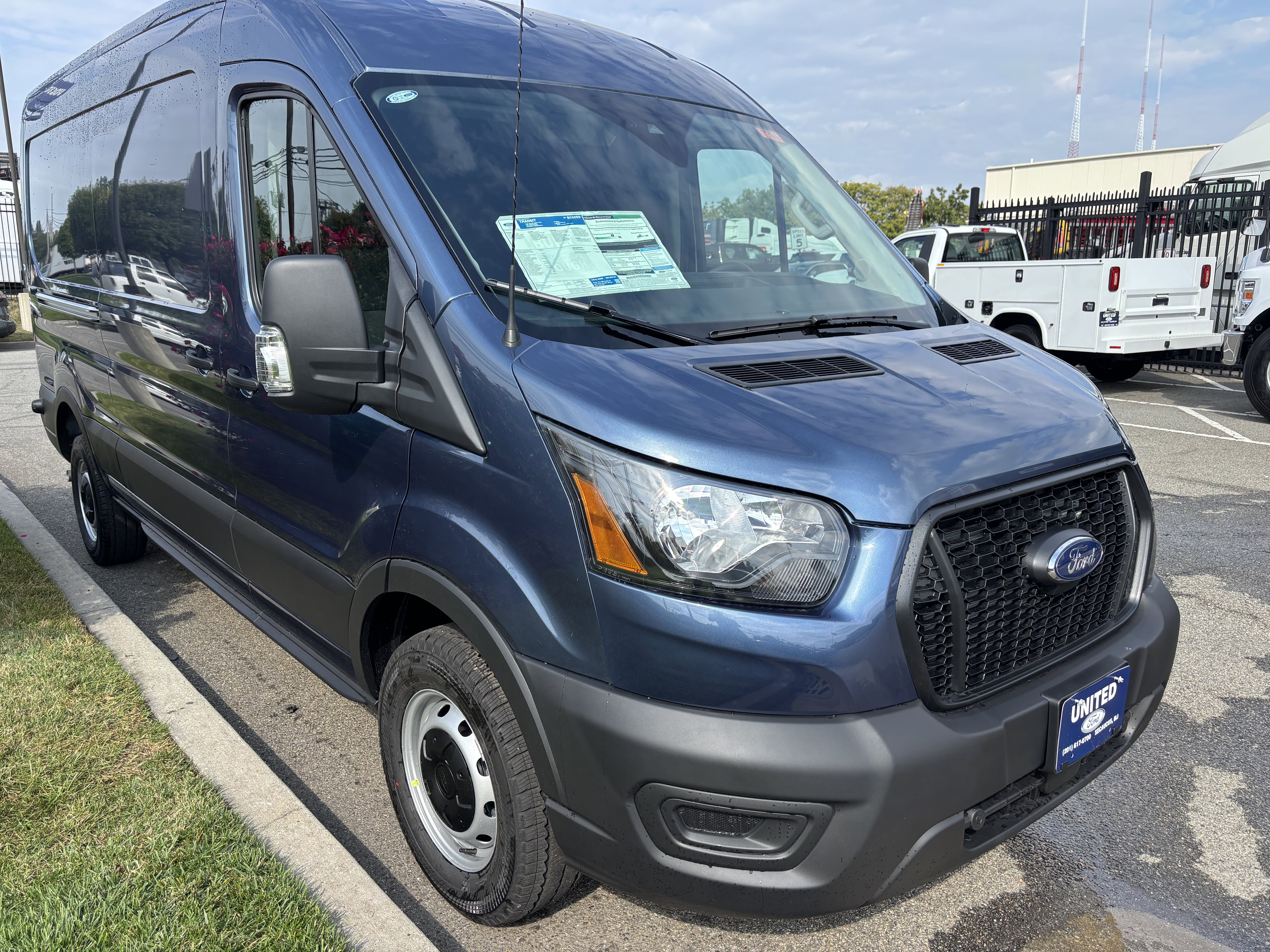 New 2025 Ford Transit 250 148 Medium Roof image 17