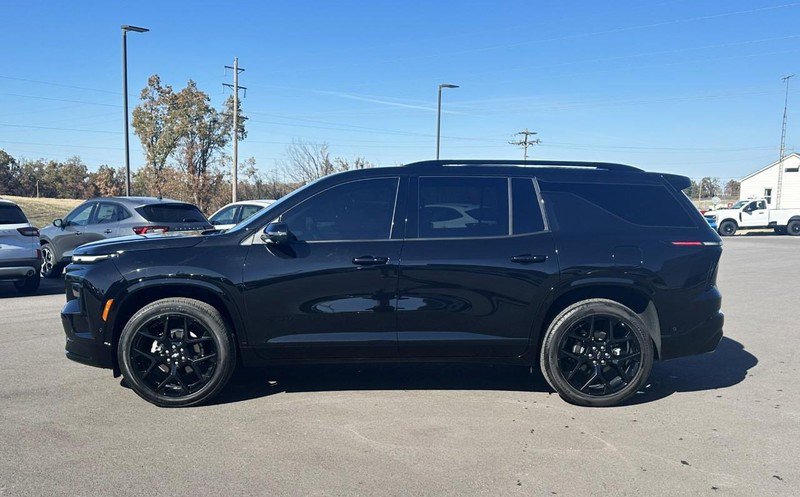 Used 2025 Chevrolet Traverse RS image 5