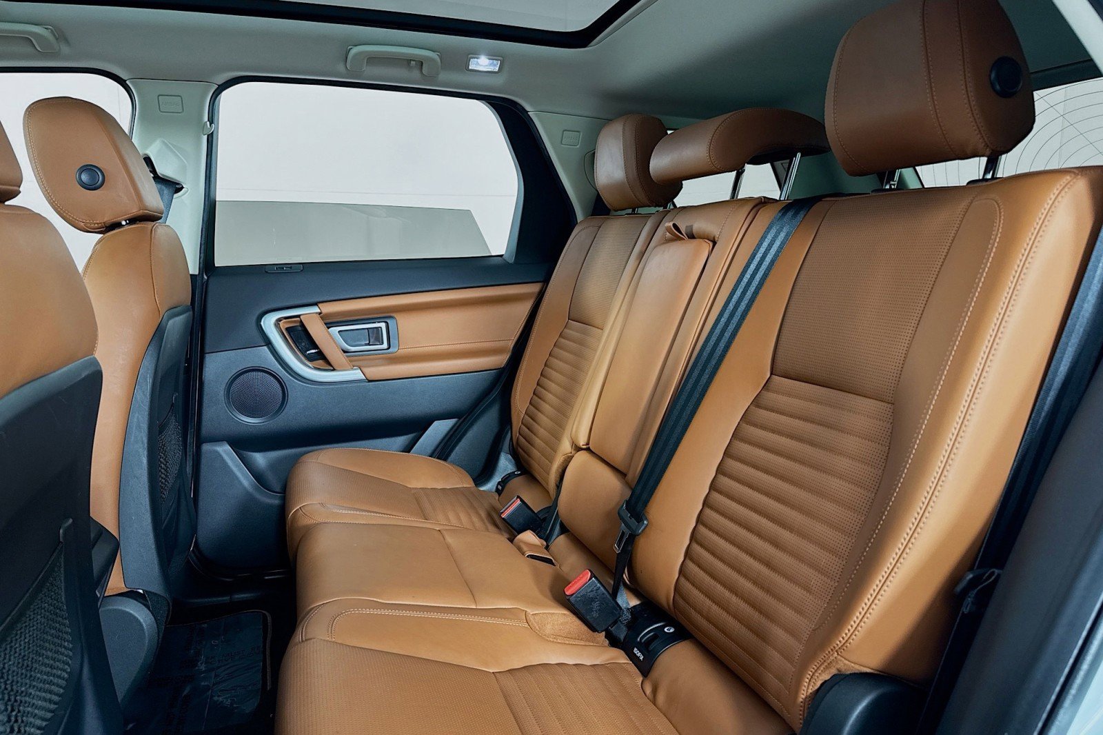 Used 2017 Land Rover Discovery Sport HSE Luxury image 8