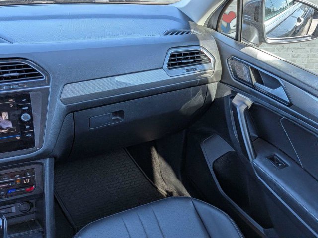 Certified 2023 Volkswagen Tiguan SE FWD image 18