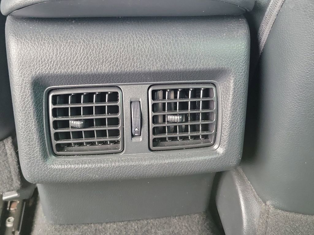 Used 2020 Toyota Camry XLE image 11