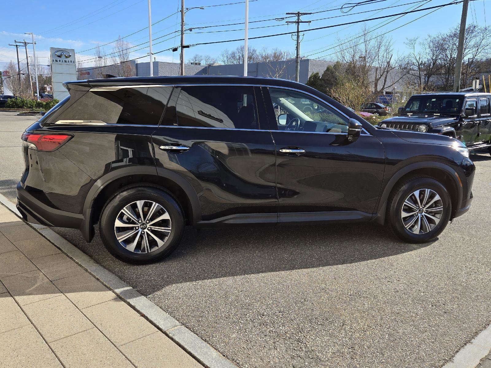 Certified 2023 INFINITI QX60 Pure image 16