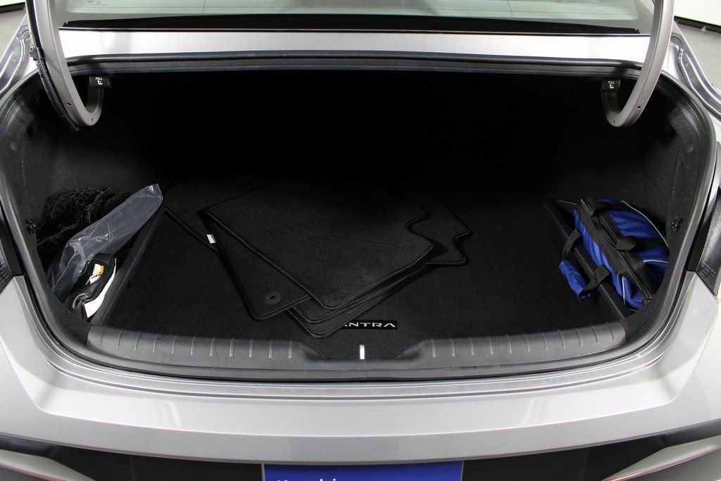 Certified 2025 Hyundai Elantra SEL image 15