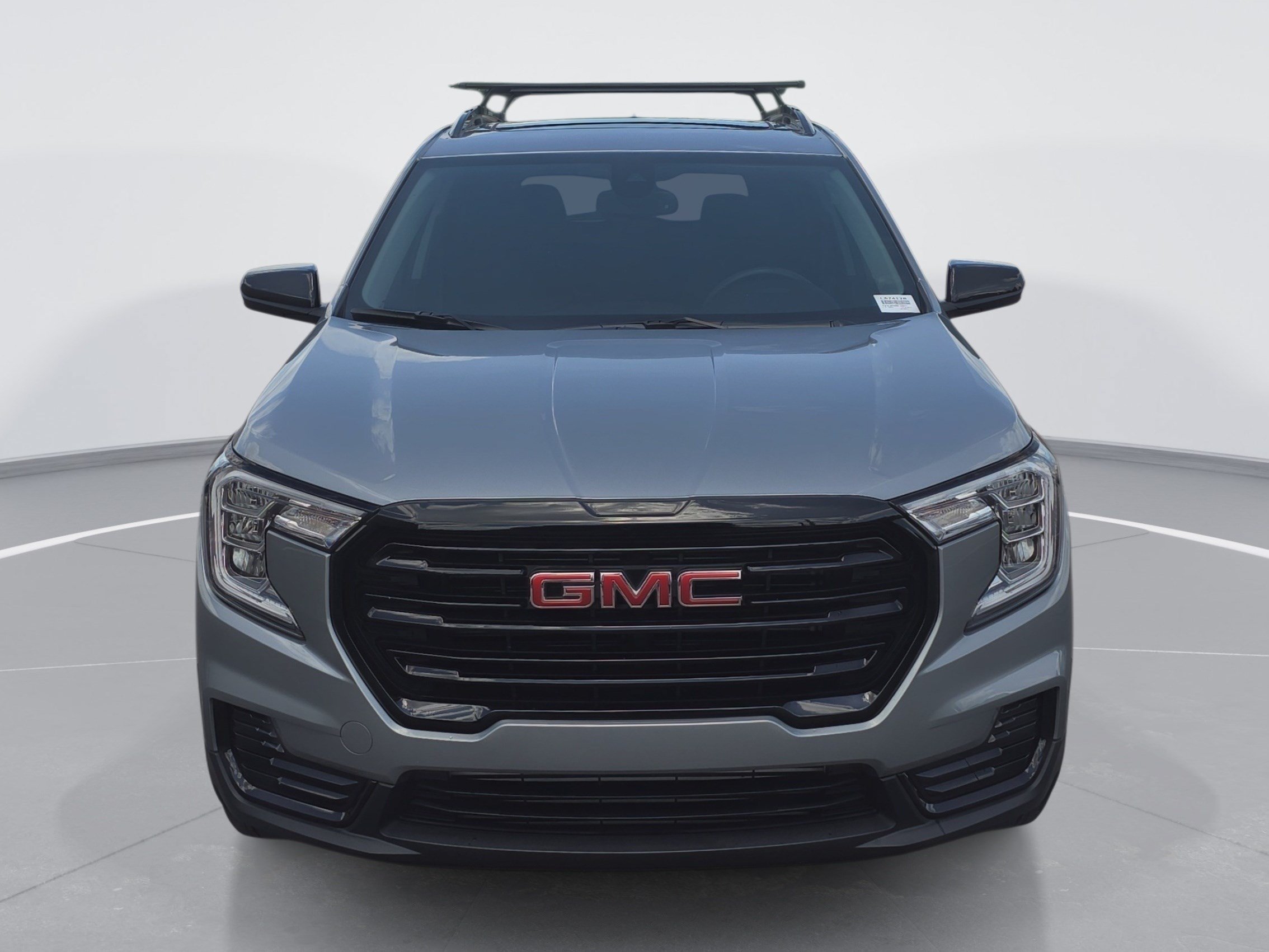 Used 2024 GMC Terrain SLE w/ Driver Convenience Package FWD image 8