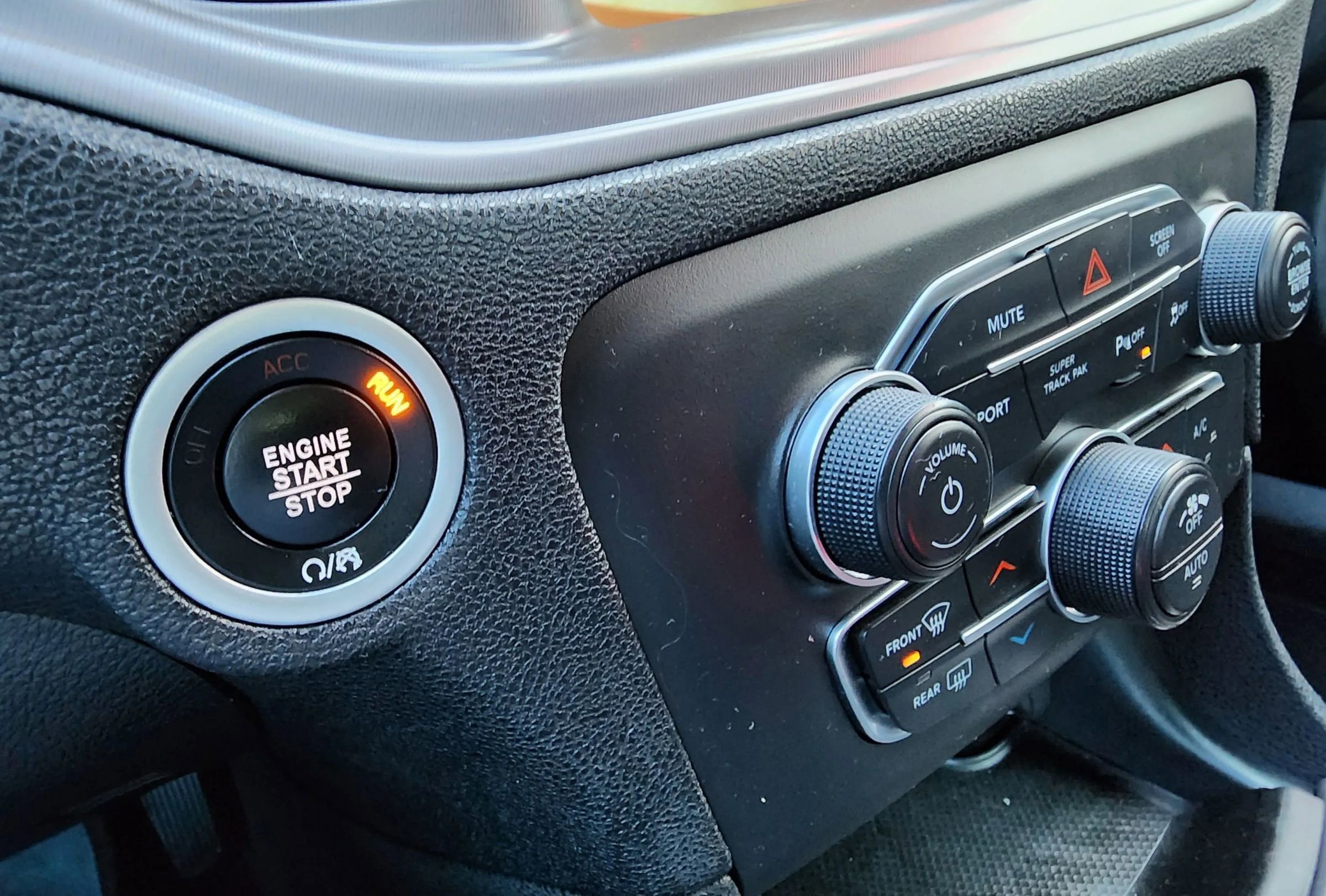 Used 2023 Dodge Charger SXT w/ Blacktop Package image 32