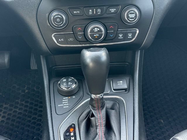 Used 2022 Jeep Cherokee Trailhawk w/ Sound & Nav Group AWD/4WD image 19