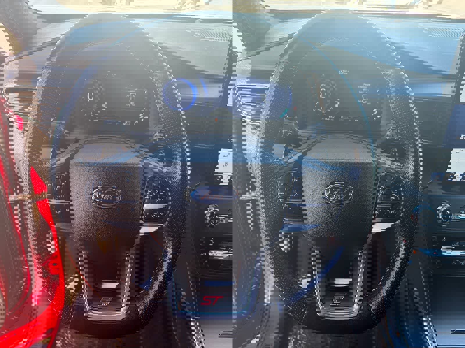 Used 2020 Ford Explorer ST w/ ST Street Pack image 18