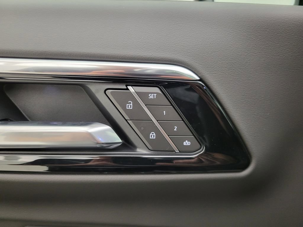 New 2026 Chevrolet Suburban Z71 w/ Comfort Package image 4