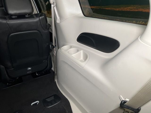 Used 2024 Chrysler Pacifica Select image 61