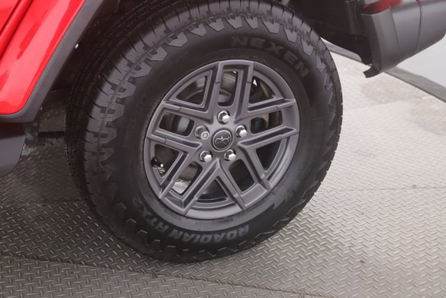 Used 2022 Jeep Wrangler Unlimited Sahara w/ Cold Weather Group AWD/4WD image 14