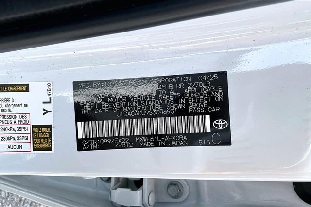 Used 2025 Toyota Prius Plug-In Hybrid image 16