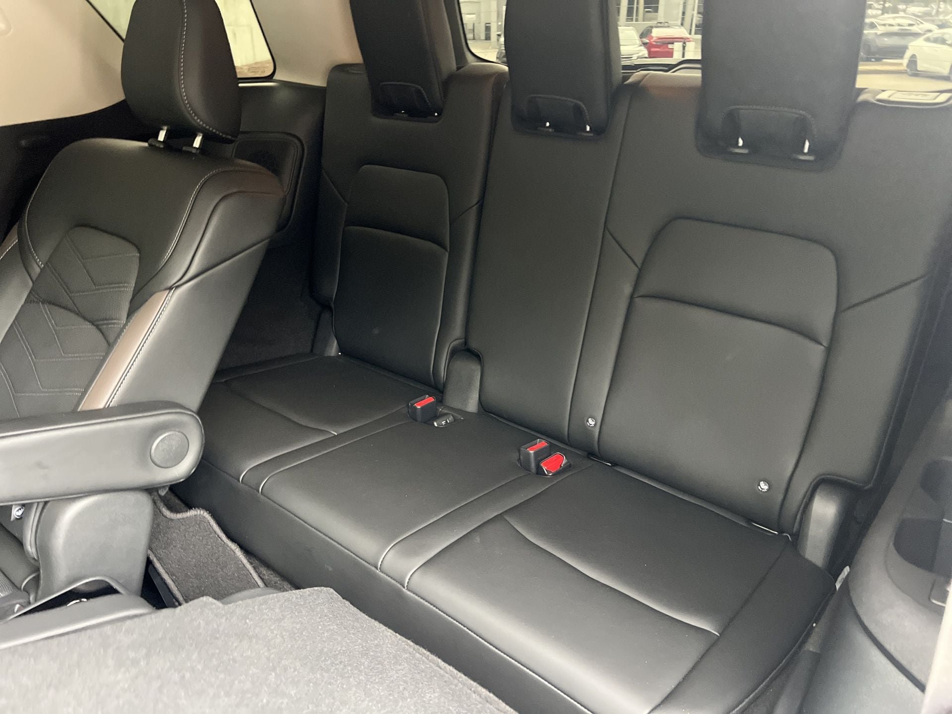 Used 2025 Nissan Pathfinder Platinum FWD image 19