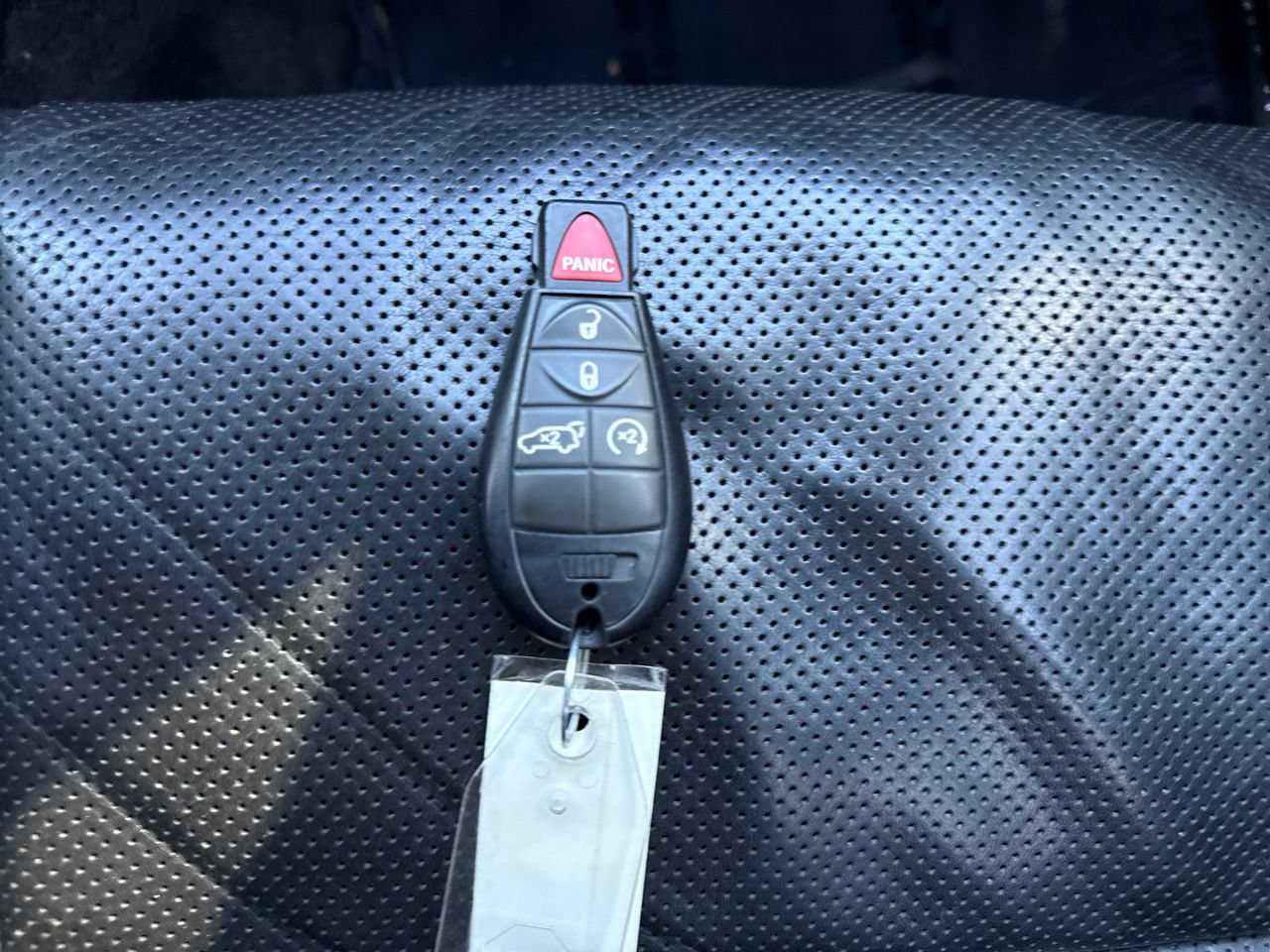Used 2012 Jeep Grand Cherokee Overland AWD/4WD image 27