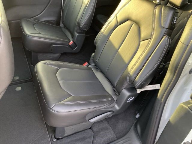 New 2026 Chrysler Pacifica Select w/ S Appearance Package FWD image 20