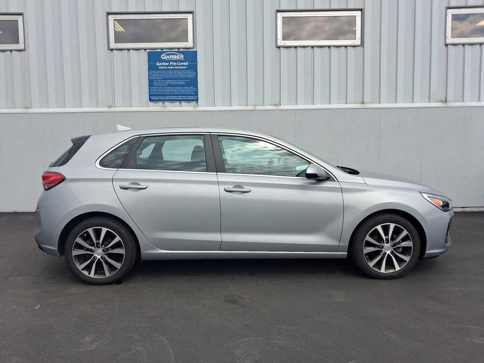 Used 2020 Hyundai Elantra GT FWD image 9