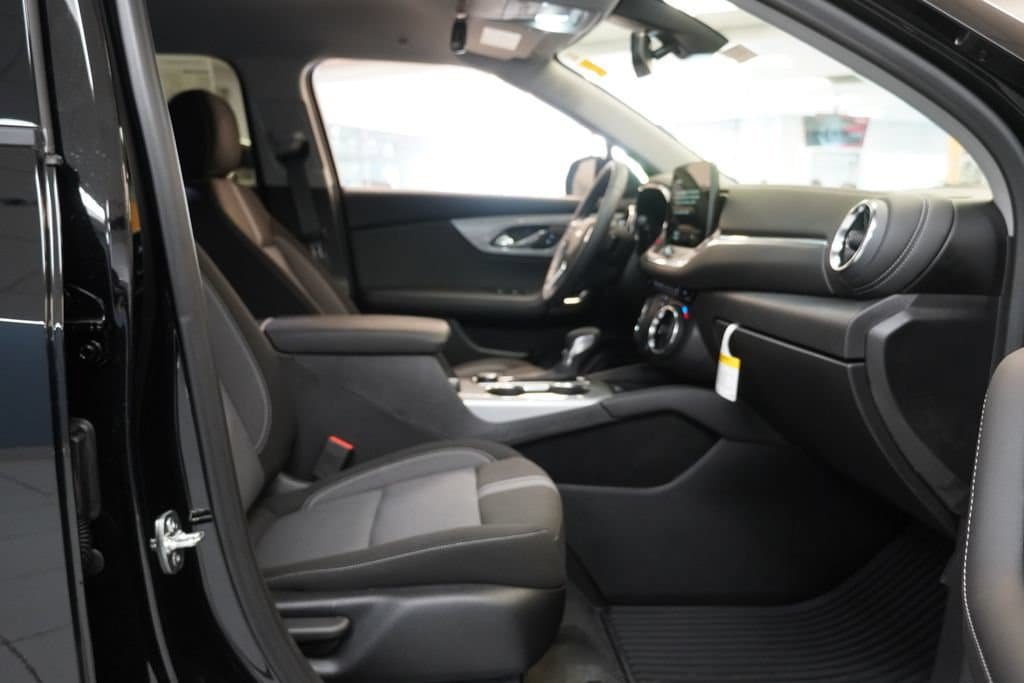 New 2026 Chevrolet Blazer LT w/ Convenience Package FWD image 25