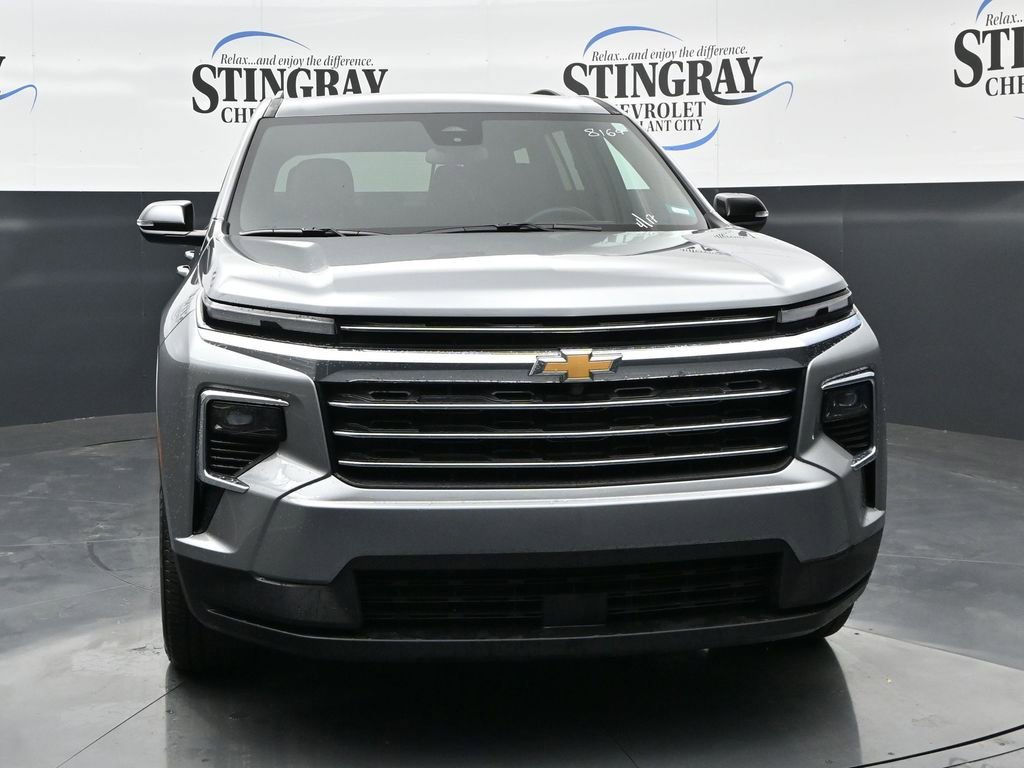 Used 2026 Chevrolet Traverse LT AWD/4WD image 2