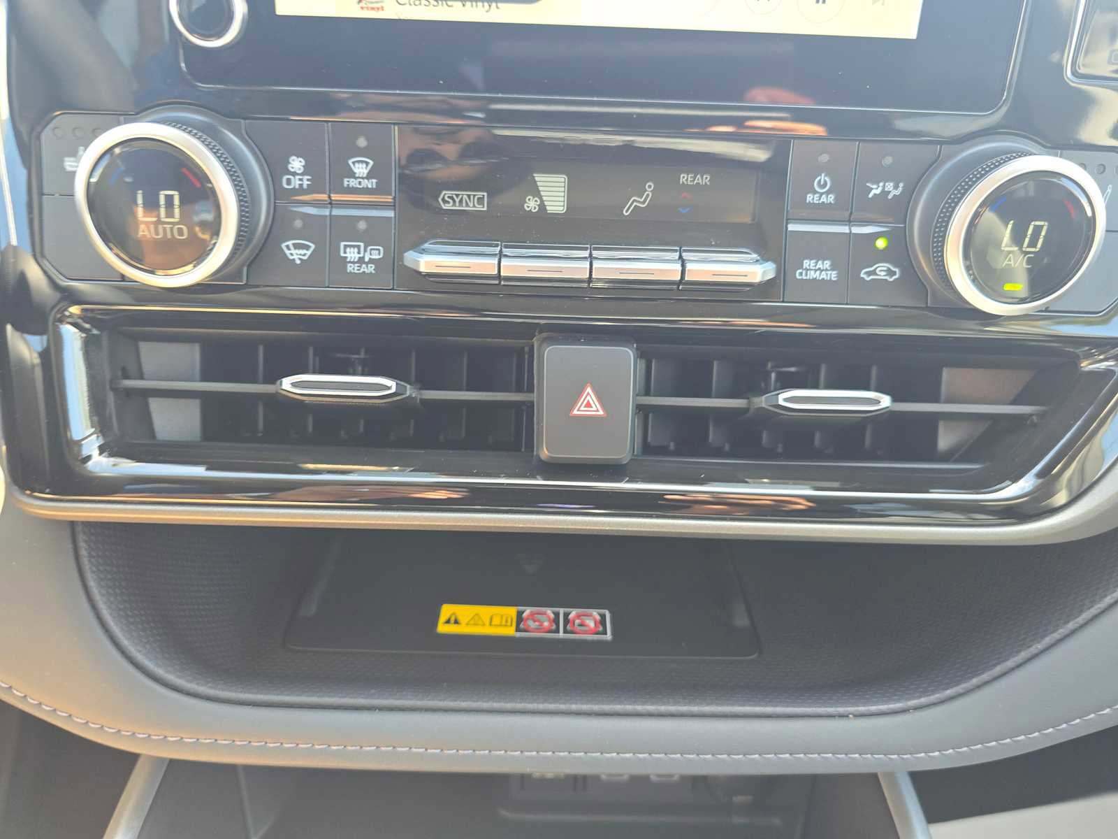Certified 2025 Toyota Highlander XLE FWD image 29