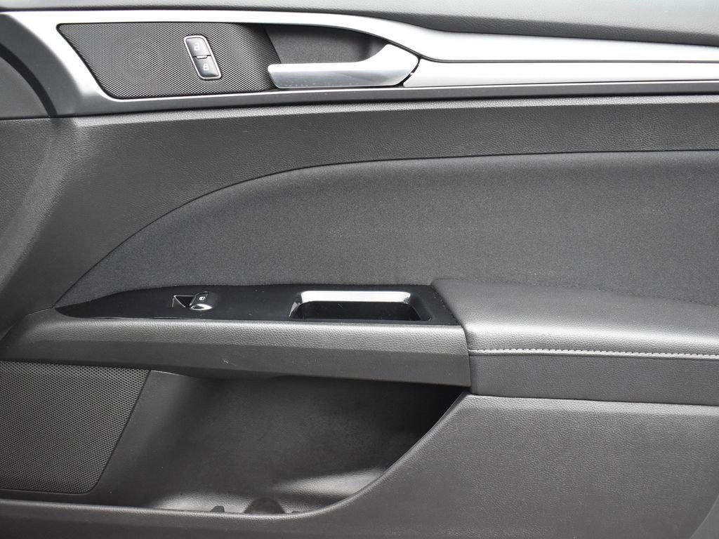Used 2016 Ford Fusion SE image 29