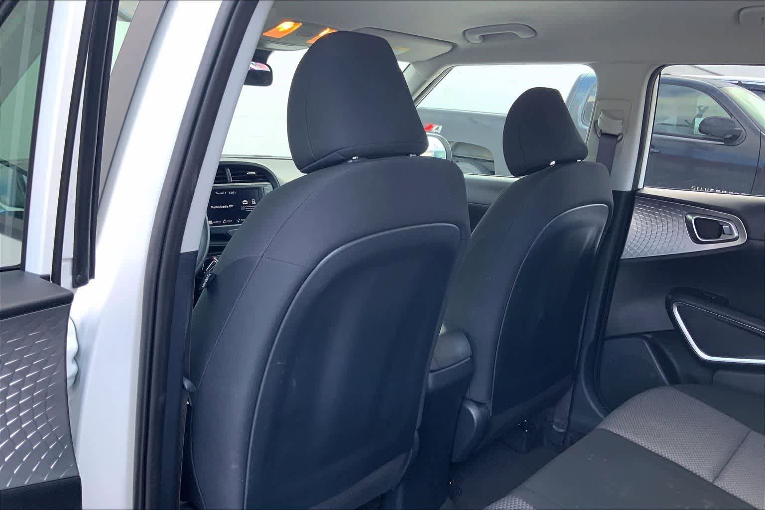 Used 2025 Kia Soul LX w/ LX Technology Package FWD image 12